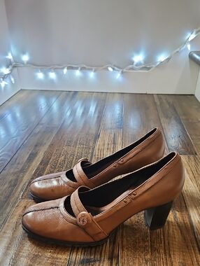 AEROSOLES Brown Leather Mary Jane Block Heel Pumps